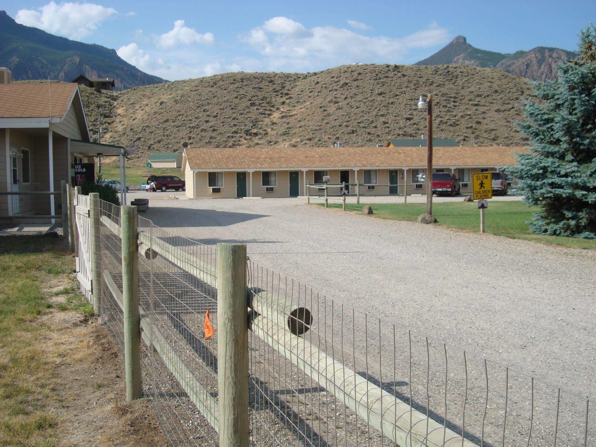 Green Creek Inn And Rv Park Wapiti Extérieur photo