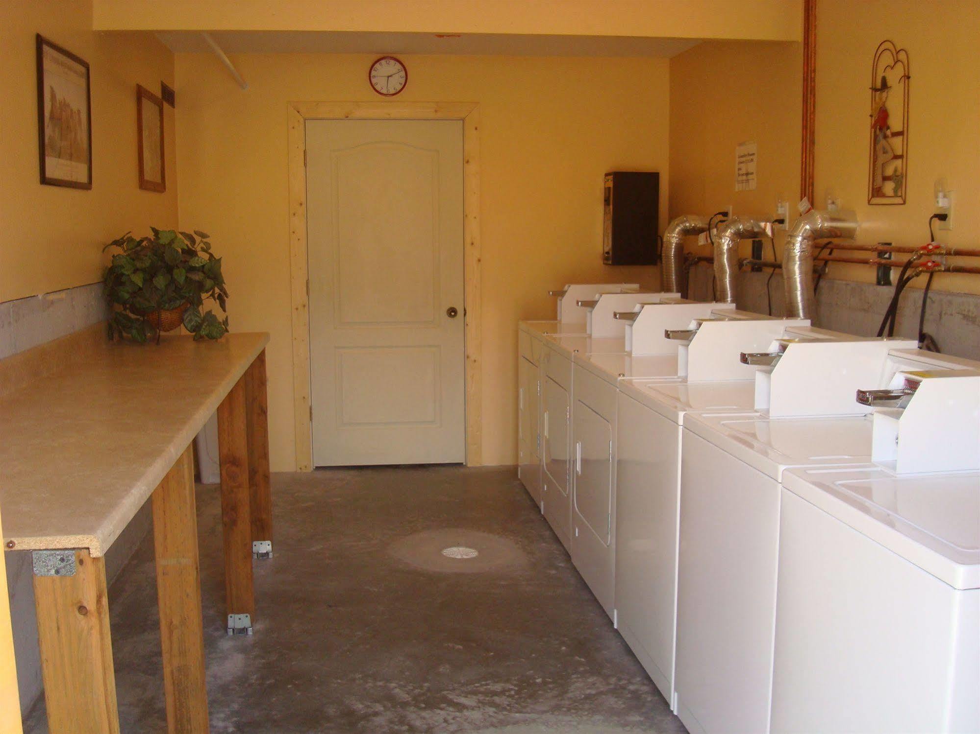 Green Creek Inn And Rv Park Wapiti Extérieur photo