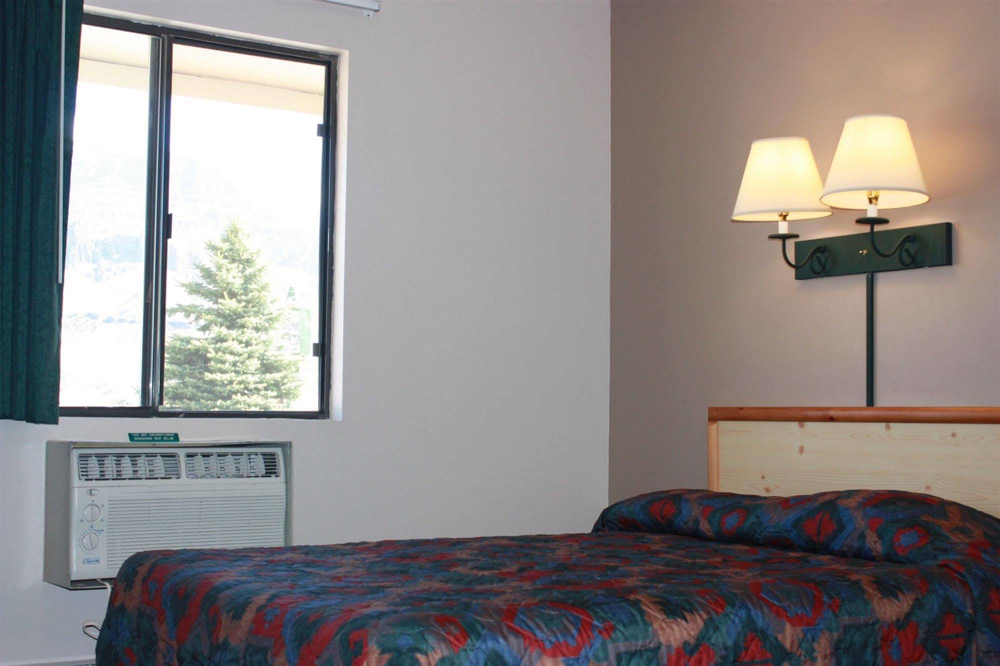 Green Creek Inn And Rv Park Wapiti Extérieur photo